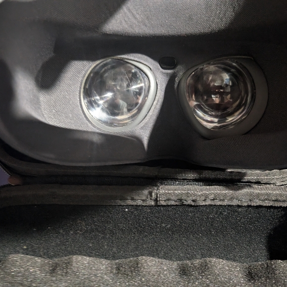 Oculus Go VR headset + case 32gb - Picture 8 of 16